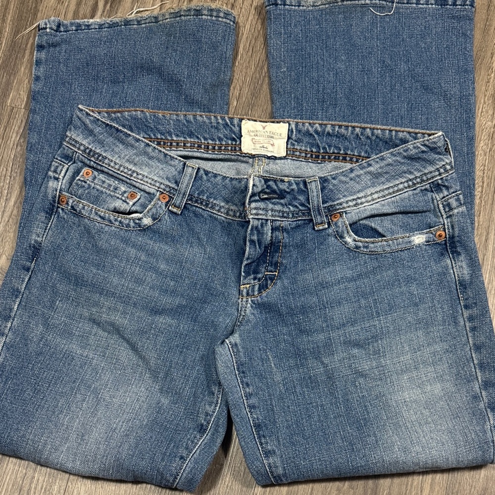 American Eagle Outfitters Women's Straight-Leg Blue Jeans